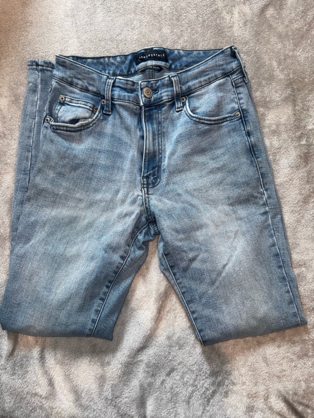 Aeropostale Men's Slim Jeans in Light Blue Wash